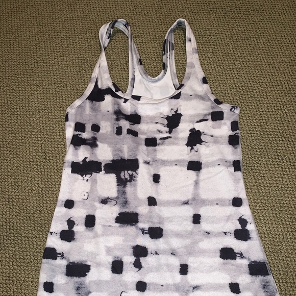 lululemon athletica Tops - Lululemon Cool Razorback - Size 6